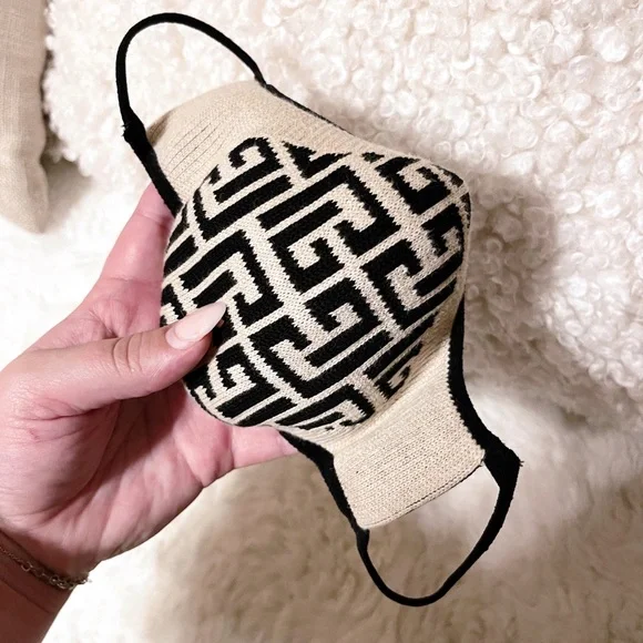 Authentic Balmain Cream & Black Knit Stretchy Greek Key Winter Face Mask - Picture 3 of 8